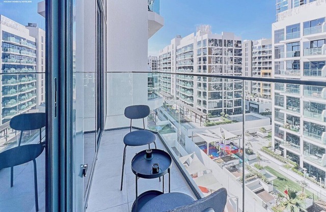 bnbme | Modern Apt with Pool & Gym | 12 min to Downtown