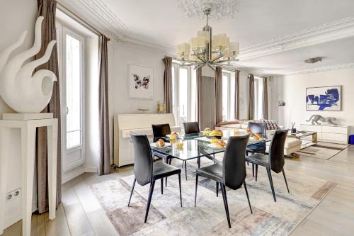BnBNova - Elegant 3BR Champs-Élysées & Arc de Triomphe