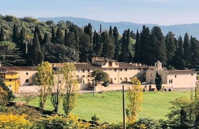 BOASTING THE MOST BREATHTAKING VIEWS OF ROLLINGHILLS-A RESTORED TUSCAN FARMHOUSE