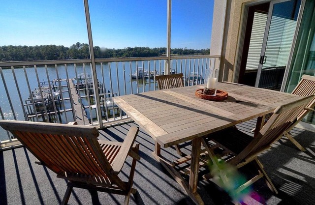 Boat Slip - Pool- Screened balcony- Water front. 30 DAY MINIMUM STAY.