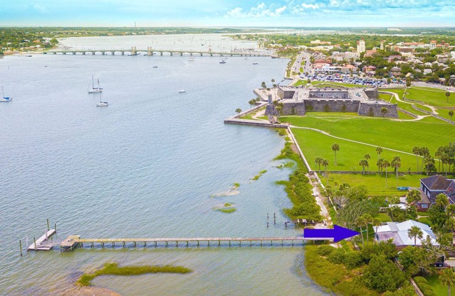 Boathouse Cottage, Historic District Pvt Pier 1 blk to Trolley & Fort