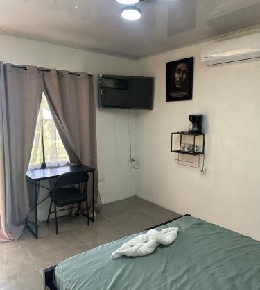 Bob Marley Room, beautiful cabin surrounded by Jungle