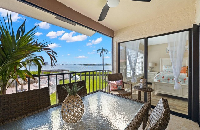 Boca Ciega Bay Two Bedroom Two bath Beauty