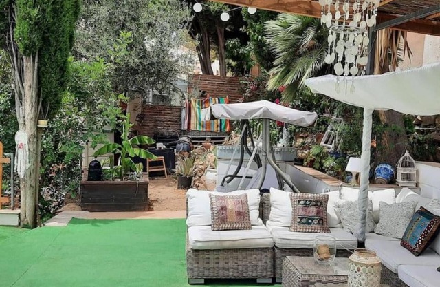 Bogor house with pool, views and pet friendly