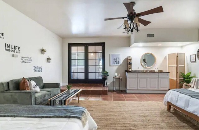 BOHEMIAN AND MODERN SERENE HOME WITH POOL