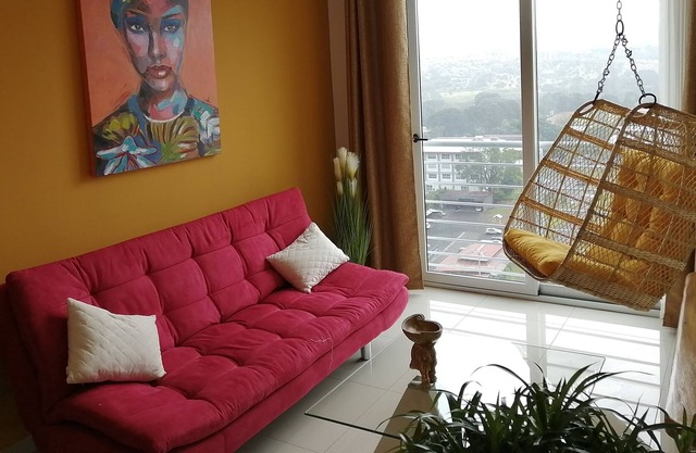 BOHO CHIC STYLE CONDO, NEAR THE AIRPORT W/ SELF CHECK-IN