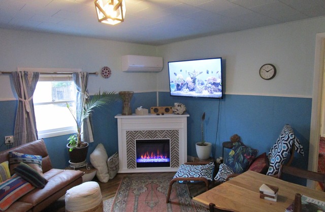 Boho-Chic Style: Furnished, Fireplace, Hardwood Floors, W/D, Calm, Quiet & Cool