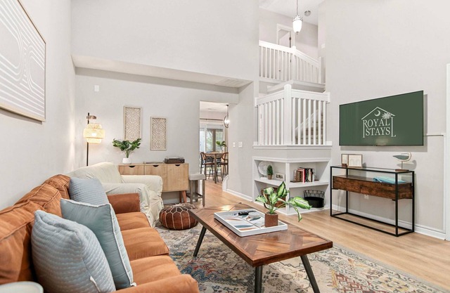 Boho SoCo- 8 mins to Credit One, 20 mins to DTWN