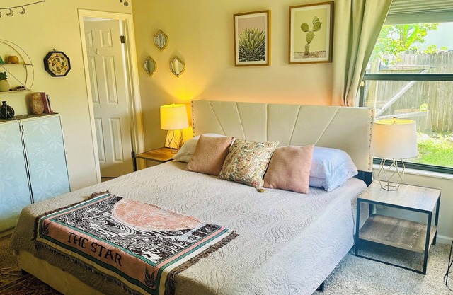 Boho-Style 2 Bed 2 Bath - 5 Mins From The Beach - Fenced In Yard - Pet Friendly