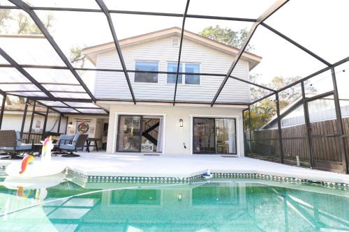 Boho Villa Tampa with Private Pool & BBQ