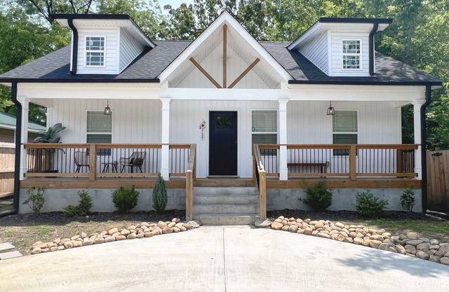 Boho West Villa New 3BR Hot Tub Fire Pit Games 10 Min to Downtown