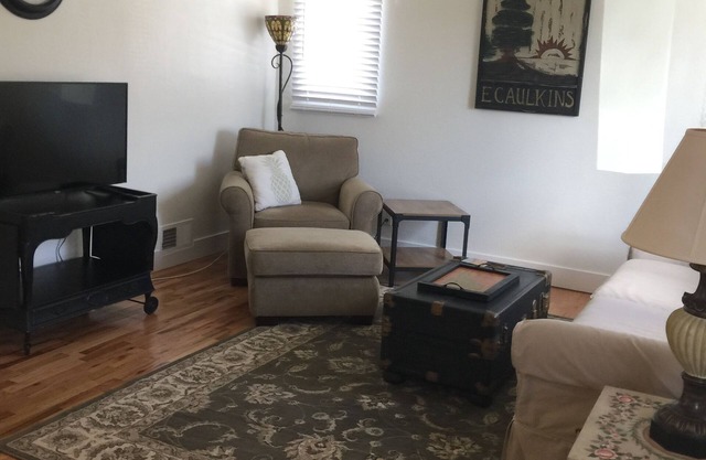 Boise's Jewel on Gem St. With 2 bedrooms & 1 bathroom.