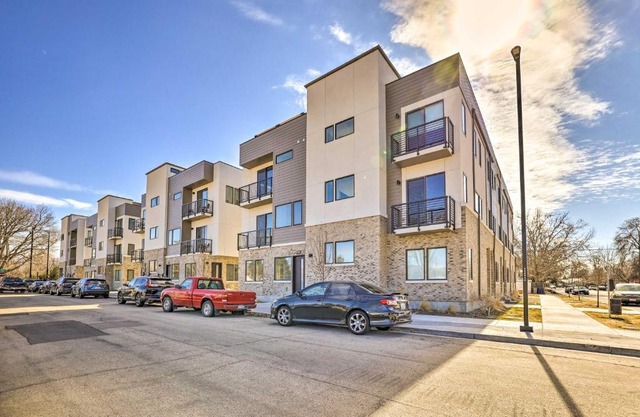 Boise Townhome with Rooftop Deck, 2 Mi to Downtown!