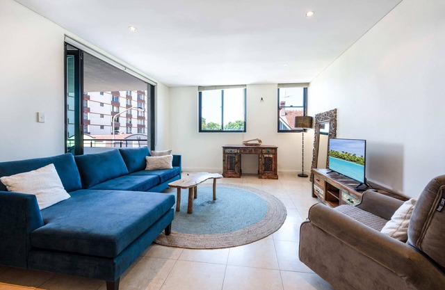 Bondi Beach Lifestyle Living w Pool and Parking