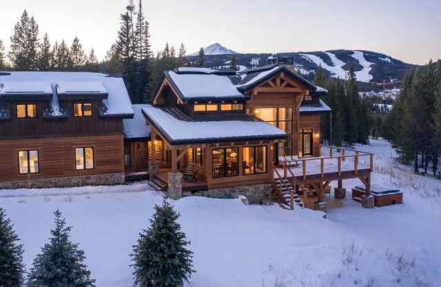 Book a Winter Getaway Today! Custom-Built Cabin in Spanish Peaks with Beautiful