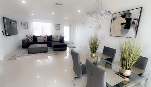 BOOK ME, 3mins Hard Rock Stadium