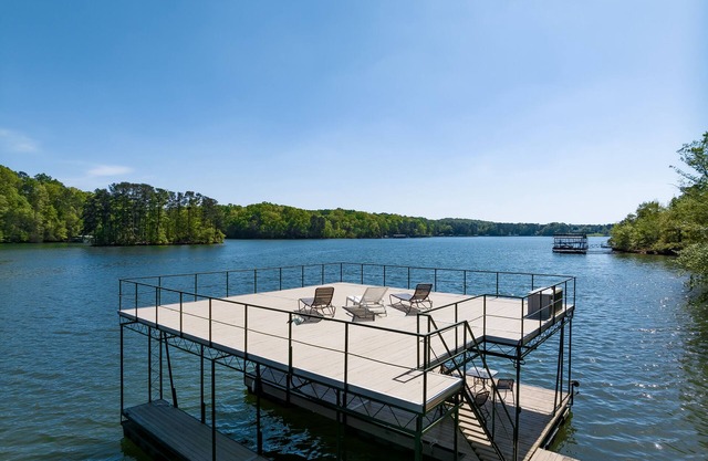 Book now for Labor Day! Private dock, Outdoor Kitchen & Fire Pit