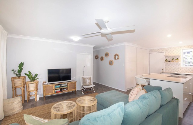 Boondi - beautiful lowset home, walk to everything