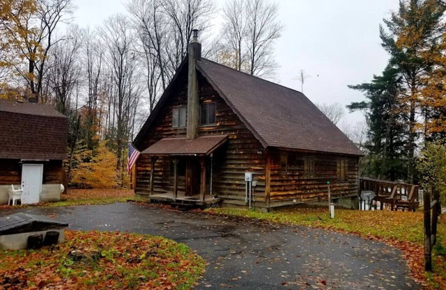 Boot Lake Retreat Cabin - Stunning Lake View