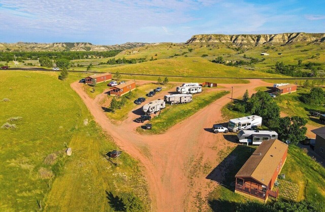 Boots Bison Cabin 2 BR 1 B Sleeps 6