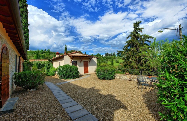 Borgo Bottaia, a relaxing spot near Florence (2 PAX)