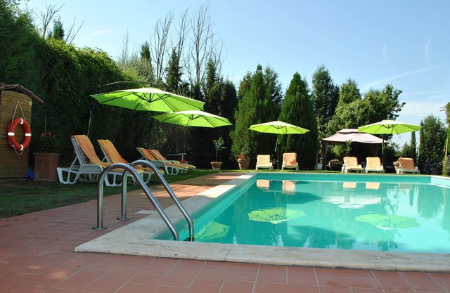 borgo la niche (entire structure)
