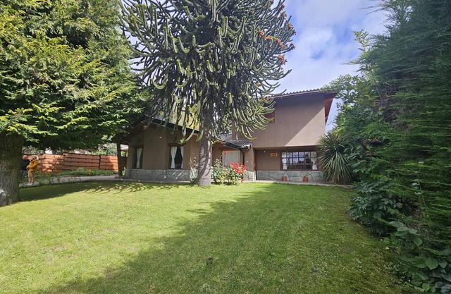 Botanical Garden Bariloche House – 6 bedrooms, 4 bathrooms