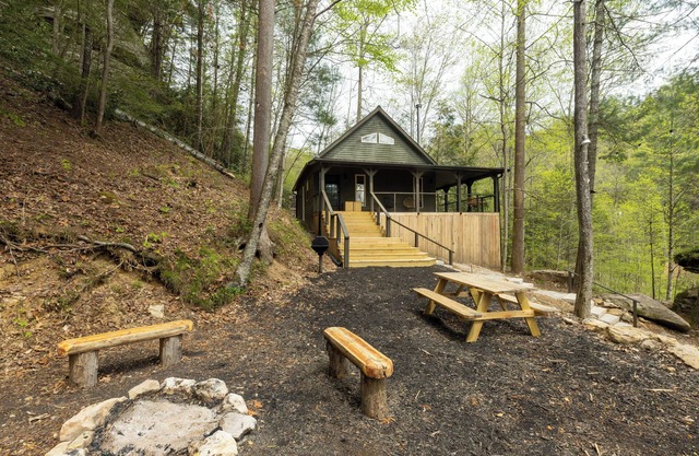 Boulder Springs *Our newly renvoated hot tub retreat!*