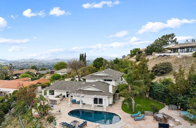 Bouquet Cottage (4-Bedroom Home) with Pool - Pets Allowed by RedAwning