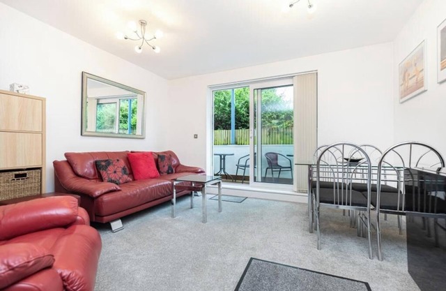 Bournecoast: Modern apartment with decked area/parking near sandy beach - FM3590