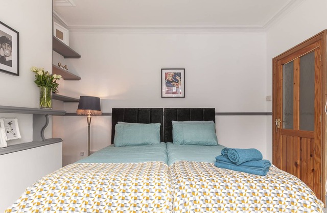 Bovey House , modern and spacious