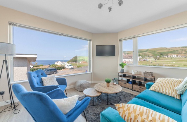 Bradda View Apartment is a stylish apartment, with views out to Port Erin Bay
