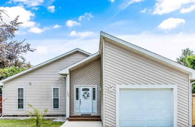 Bragg Sunset Hideaway. 3BD/2.5BA, 1mile from Bragg