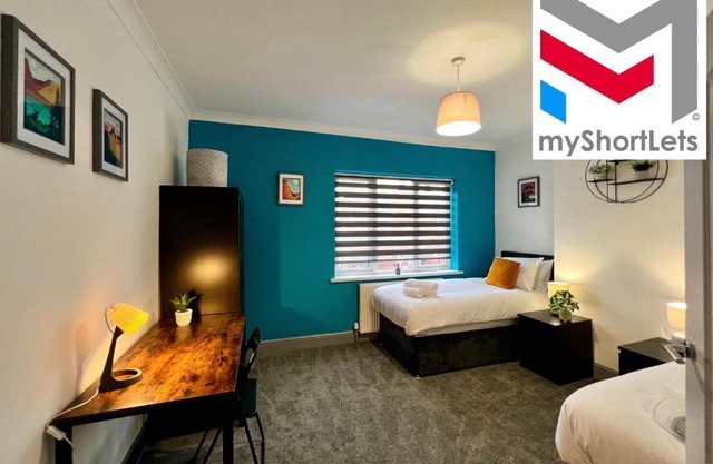 Bramhall House - Great for Contractors or Family Holidays