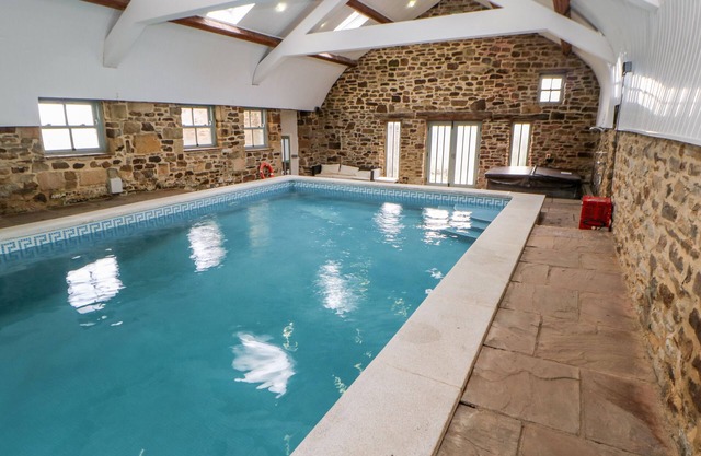 BRANCEPETH, pet friendly, character holiday cottage in Wolsingham