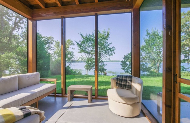 Brand-new 4 bed/3 bath Lake Ida cabin with game room, bunk room and two suites