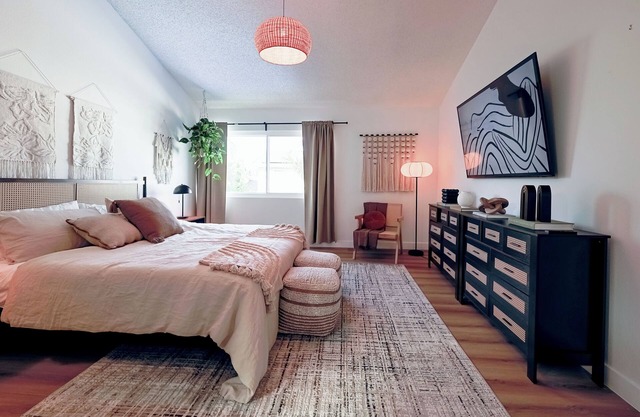 Brand New 4Bed 3Bath Sleep10 POOL Home 6Mins to Beach, near park and Disneyland.