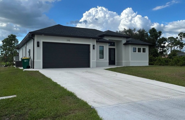 Brand New 4BR Luxury Retreat - Relax & Unwind in Beautiful Port Charlotte!