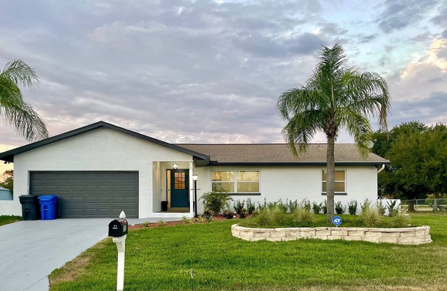 Brand New Breezy Beachtown Getaway