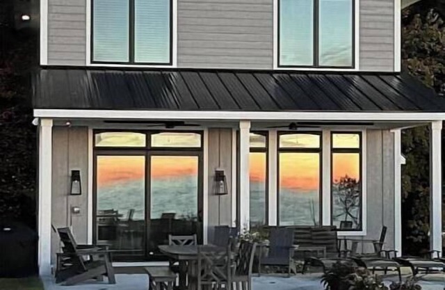 BRAND NEW- Juniper Cottage onLake Michigan! Low bluff, new stairs and beach!