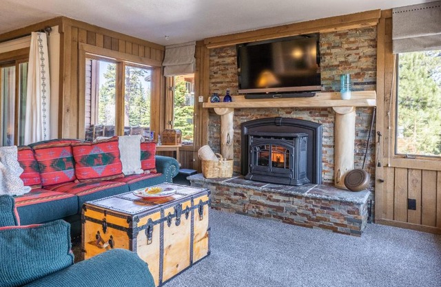 Brand New Listing! 5 minute walk to Canyon Lodge! Newly Updated Two-Bed, Two-Bath, Mountainback #14