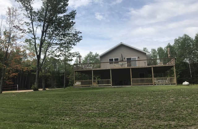 Brand New Lodge Located 10 min from Lake Michigan, 45 min from Lake Superior