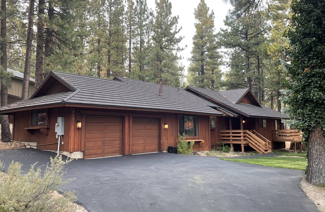 Brand New Luxury Mt. Rose Mountain Home Close To Lake Tahoe w/Hot Tub & Sauna