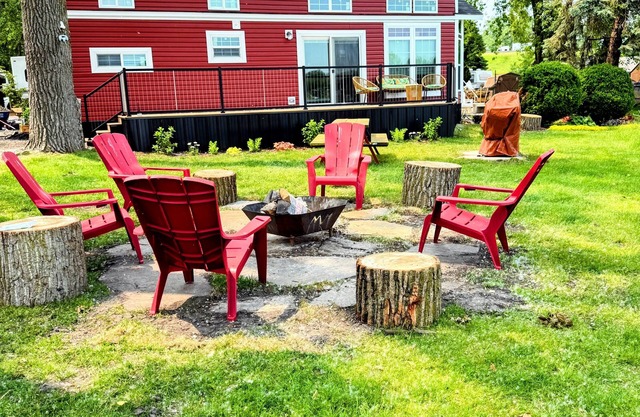 Brand New Park Model on Lake Minnehaha with gorgeous view of water. Sleeps 8