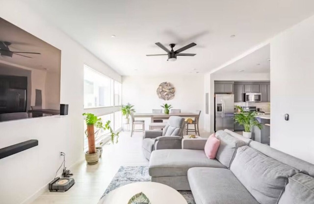 Brand New Pet-friendly Condo with AC and WiFi in the Heart of Sacramento