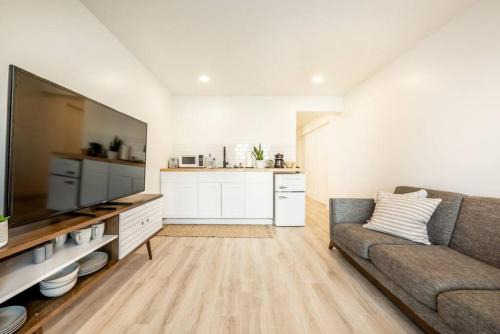 Brand New Studio Apartment in Great Neighborhood