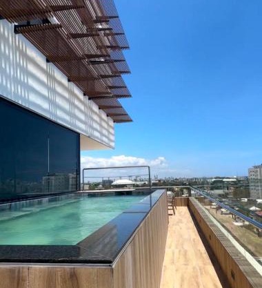 Brand new, with private Jacuzzi