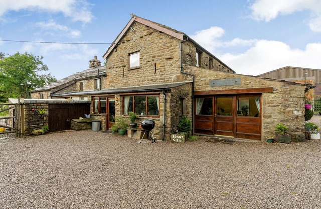 BRANT VIEW, family friendly, character holiday cottage in Sedbergh