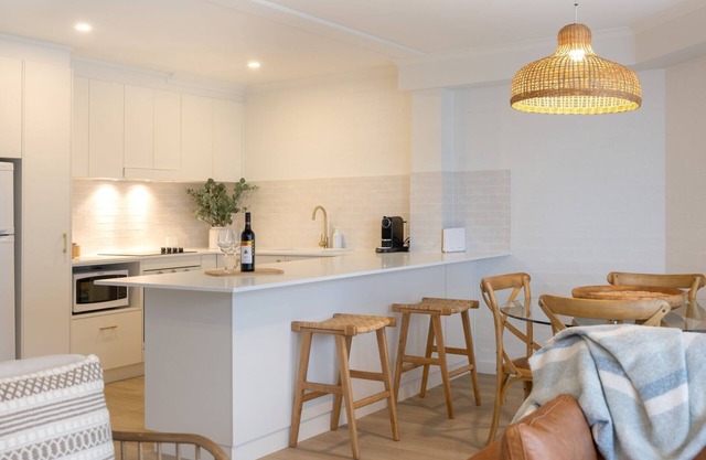 Breakers 5 - Beautifully renovated apartment just a stones throw from the beach