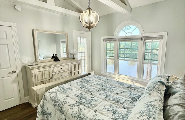 BREATH TAKING INTRACOASTAL WATERWAY VIEWS 2-bedroom condo in serene Myrtle Beach